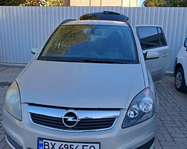 Серый Опель Зафира, объемом двигателя 1.8 л и пробегом 228 тыс. км за 3500 $, фото 1 на Automoto.ua