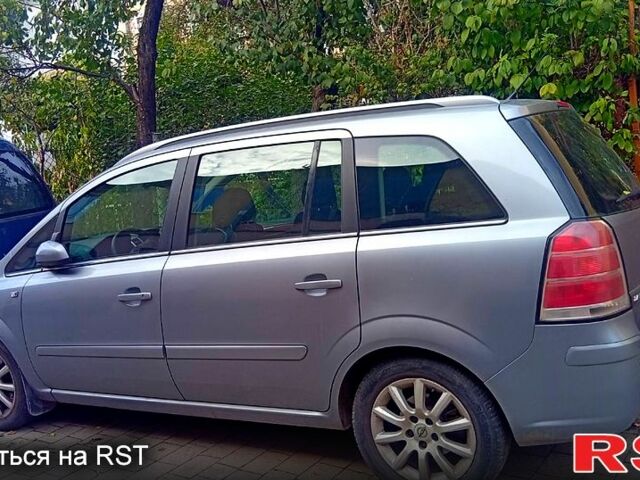 Серый Опель Зафира, объемом двигателя 1.9 л и пробегом 250 тыс. км за 5000 $, фото 1 на Automoto.ua