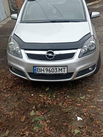 Серый Опель Зафира, объемом двигателя 1.9 л и пробегом 297 тыс. км за 5100 $, фото 1 на Automoto.ua