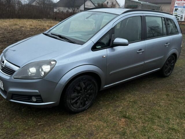 Серый Опель Зафира, объемом двигателя 1.9 л и пробегом 280 тыс. км за 3600 $, фото 1 на Automoto.ua