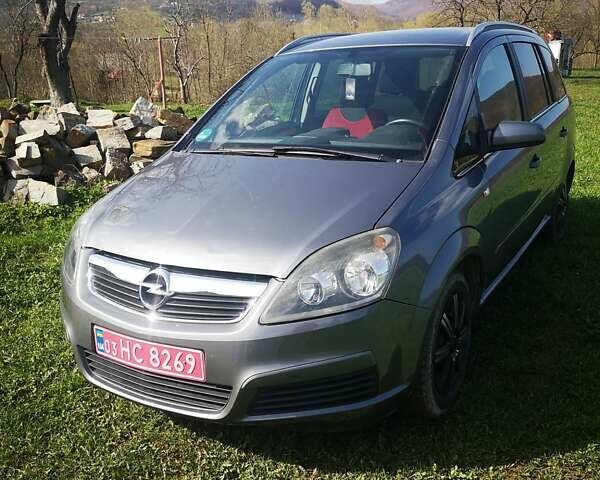 Серый Опель Зафира, объемом двигателя 1.6 л и пробегом 186 тыс. км за 5350 $, фото 1 на Automoto.ua