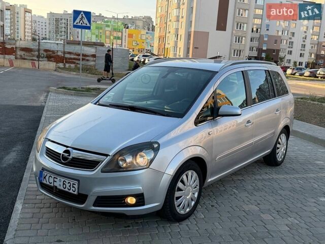 Серый Опель Зафира, объемом двигателя 1.9 л и пробегом 310 тыс. км за 2899 $, фото 1 на Automoto.ua