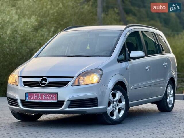 Серый Опель Зафира, объемом двигателя 1.6 л и пробегом 260 тыс. км за 5750 $, фото 1 на Automoto.ua