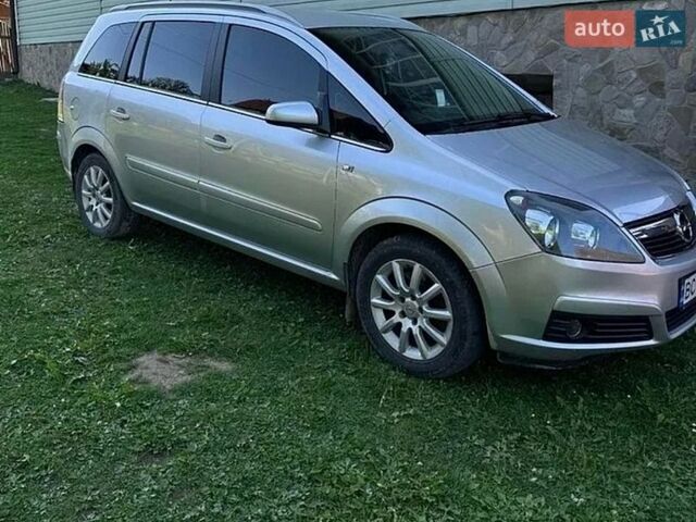 Серый Опель Зафира, объемом двигателя 1.9 л и пробегом 220 тыс. км за 6000 $, фото 1 на Automoto.ua