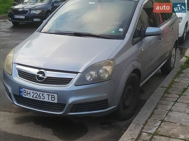 Серый Опель Зафира, объемом двигателя 2.2 л и пробегом 205 тыс. км за 2650 $, фото 1 на Automoto.ua