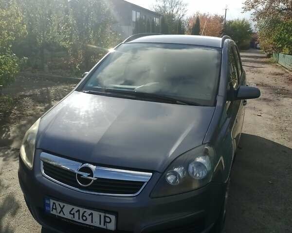Серый Опель Зафира, объемом двигателя 1.6 л и пробегом 304 тыс. км за 4700 $, фото 1 на Automoto.ua