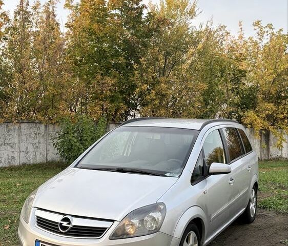 Серый Опель Зафира, объемом двигателя 1.9 л и пробегом 356 тыс. км за 2509 $, фото 1 на Automoto.ua