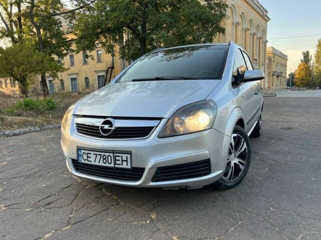 Серый Опель Зафира, объемом двигателя 1.9 л и пробегом 400 тыс. км за 4950 $, фото 1 на Automoto.ua