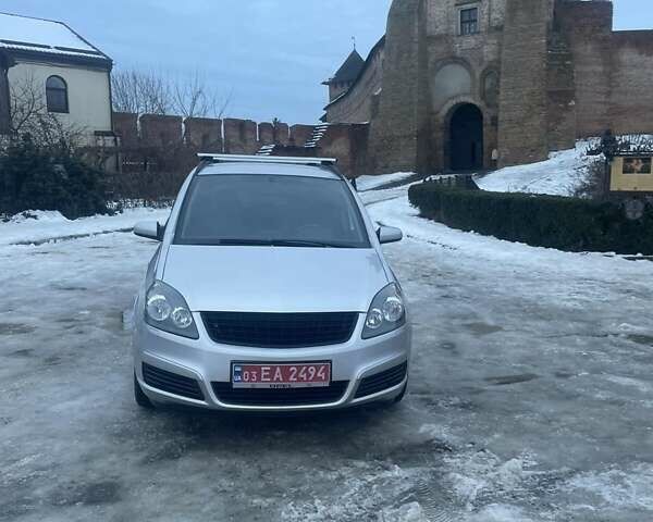 Серый Опель Зафира, объемом двигателя 1.8 л и пробегом 230 тыс. км за 6100 $, фото 1 на Automoto.ua