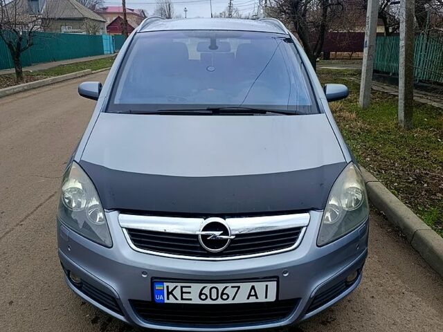 Серый Опель Зафира, объемом двигателя 1.6 л и пробегом 270 тыс. км за 5300 $, фото 1 на Automoto.ua
