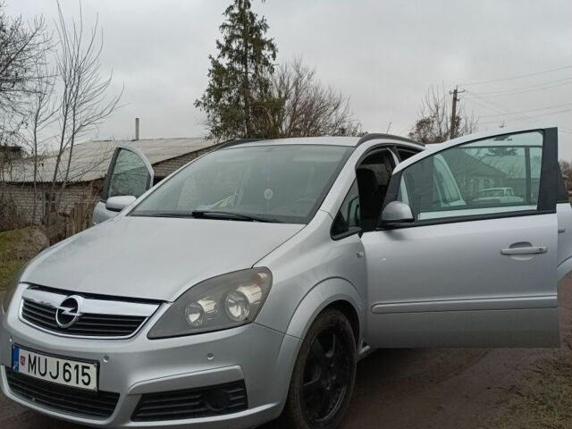 Серый Опель Зафира, объемом двигателя 0 л и пробегом 330 тыс. км за 3200 $, фото 1 на Automoto.ua