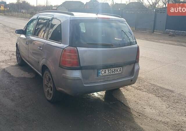 Серый Опель Зафира, объемом двигателя 1.9 л и пробегом 400 тыс. км за 3000 $, фото 1 на Automoto.ua