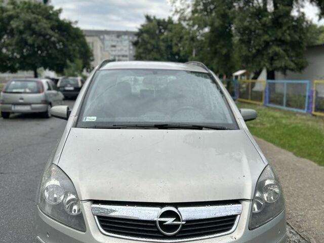 Серый Опель Зафира, объемом двигателя 1.9 л и пробегом 280 тыс. км за 3000 $, фото 1 на Automoto.ua