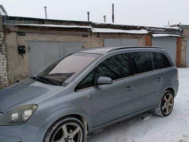 Серый Опель Зафира, объемом двигателя 1.9 л и пробегом 310 тыс. км за 5500 $, фото 1 на Automoto.ua