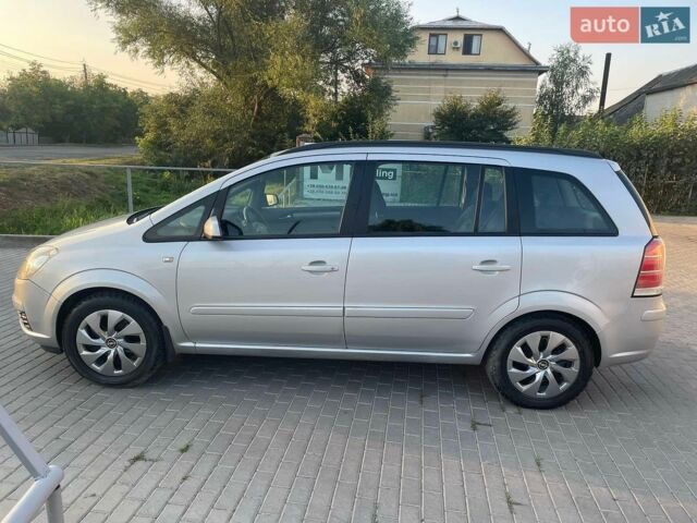 Серый Опель Зафира, объемом двигателя 1.6 л и пробегом 195 тыс. км за 3900 $, фото 1 на Automoto.ua