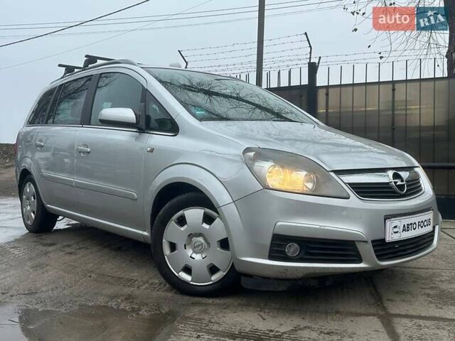 Серый Опель Зафира, объемом двигателя 1.8 л и пробегом 214 тыс. км за 5290 $, фото 1 на Automoto.ua