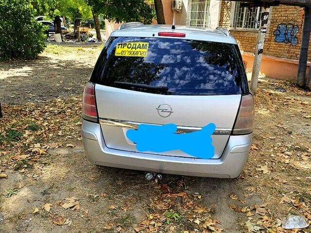 Серый Опель Зафира, объемом двигателя 1.9 л и пробегом 40000 тыс. км за 4700 $, фото 1 на Automoto.ua