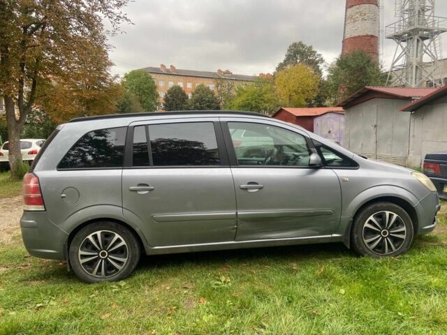 Серый Опель Зафира, объемом двигателя 1.6 л и пробегом 350 тыс. км за 3513 $, фото 1 на Automoto.ua