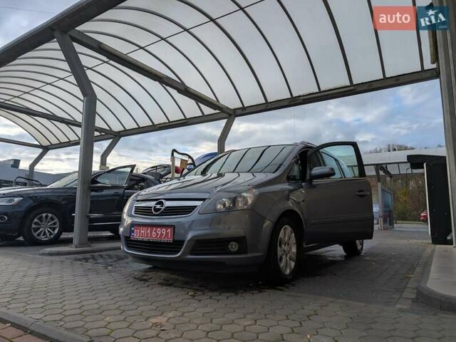 Серый Опель Зафира, объемом двигателя 1.8 л и пробегом 176 тыс. км за 5700 $, фото 1 на Automoto.ua
