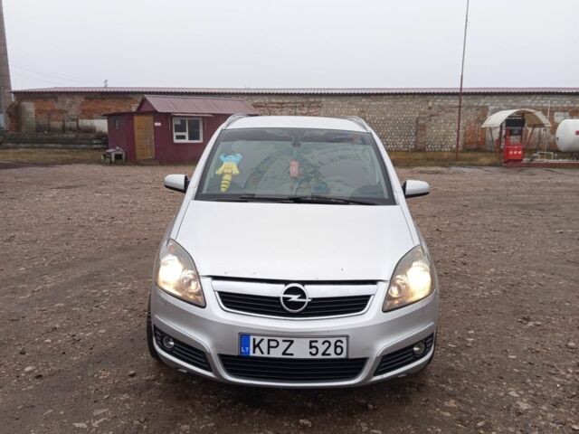 Серый Опель Зафира, объемом двигателя 1.9 л и пробегом 230 тыс. км за 3200 $, фото 1 на Automoto.ua