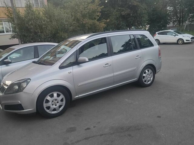 Серый Опель Зафира, объемом двигателя 1.9 л и пробегом 330 тыс. км за 3000 $, фото 1 на Automoto.ua