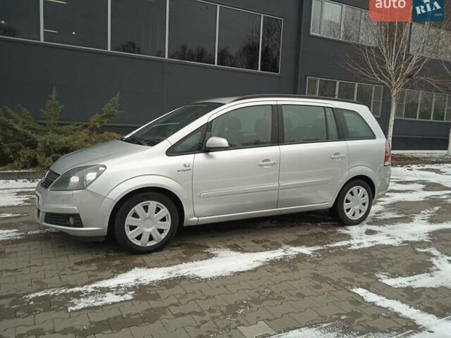 Серый Опель Зафира, объемом двигателя 1.6 л и пробегом 216 тыс. км за 5900 $, фото 1 на Automoto.ua