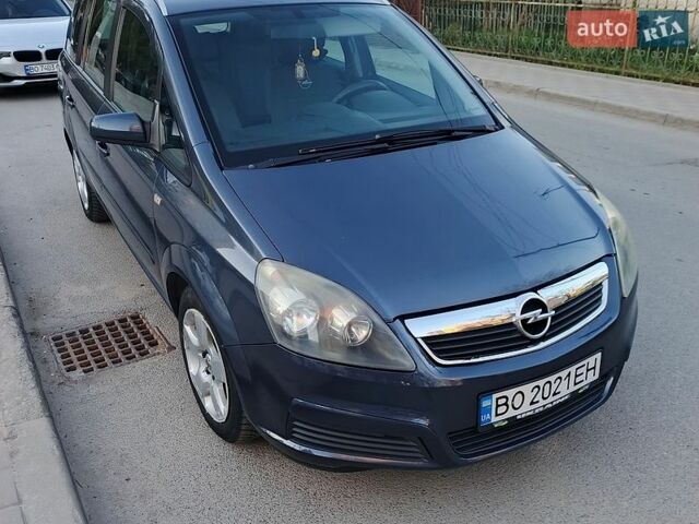 Серый Опель Зафира, объемом двигателя 1.6 л и пробегом 272 тыс. км за 5700 $, фото 1 на Automoto.ua