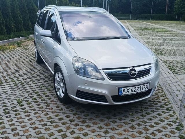 Серый Опель Зафира, объемом двигателя 1.8 л и пробегом 262 тыс. км за 5450 $, фото 1 на Automoto.ua