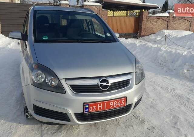 Серый Опель Зафира, объемом двигателя 1.8 л и пробегом 246 тыс. км за 5400 $, фото 1 на Automoto.ua
