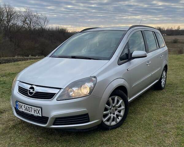 Серый Опель Зафира, объемом двигателя 1.8 л и пробегом 218 тыс. км за 4999 $, фото 1 на Automoto.ua
