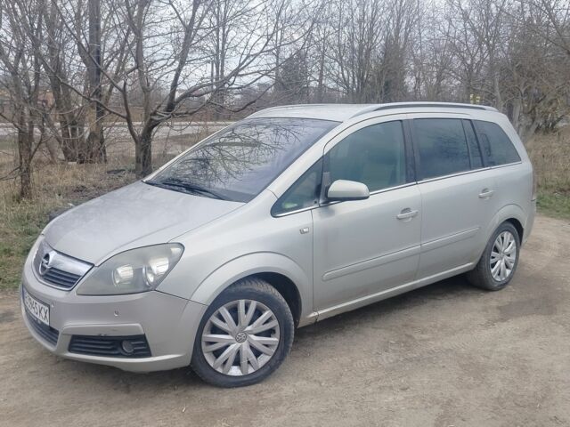 Серый Опель Зафира, объемом двигателя 1.9 л и пробегом 300 тыс. км за 1700 $, фото 1 на Automoto.ua