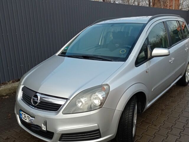 Серый Опель Зафира, объемом двигателя 1.6 л и пробегом 208 тыс. км за 5200 $, фото 1 на Automoto.ua