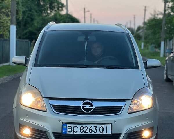 Серый Опель Зафира, объемом двигателя 1.91 л и пробегом 370 тыс. км за 4950 $, фото 1 на Automoto.ua