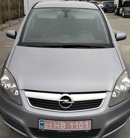 Серый Опель Зафира, объемом двигателя 1.6 л и пробегом 213 тыс. км за 5500 $, фото 1 на Automoto.ua