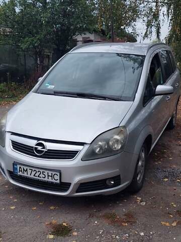 Серый Опель Зафира, объемом двигателя 1.8 л и пробегом 240 тыс. км за 4600 $, фото 1 на Automoto.ua