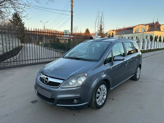 Серый Опель Зафира, объемом двигателя 1.9 л и пробегом 300 тыс. км за 2950 $, фото 1 на Automoto.ua