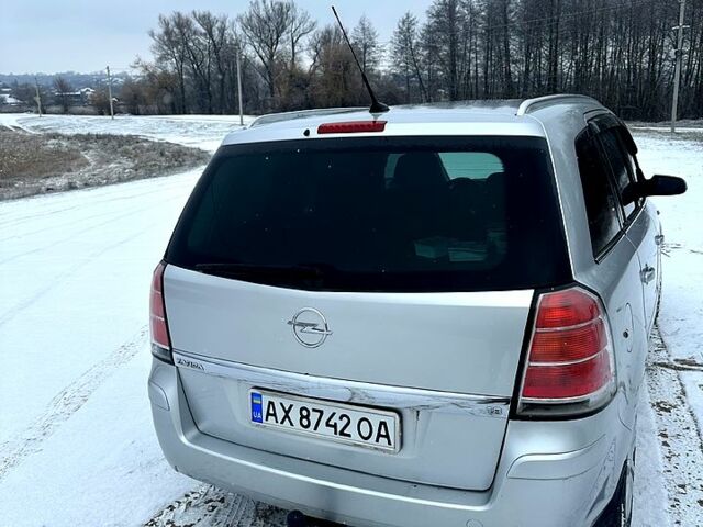 Серый Опель Зафира, объемом двигателя 1.8 л и пробегом 201 тыс. км за 5500 $, фото 1 на Automoto.ua