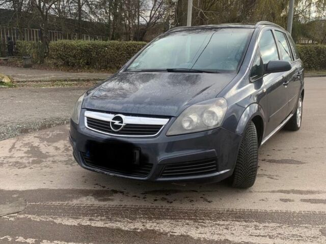 Серый Опель Зафира, объемом двигателя 1.9 л и пробегом 345 тыс. км за 2400 $, фото 1 на Automoto.ua