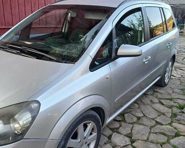 Серый Опель Зафира, объемом двигателя 1.91 л и пробегом 220 тыс. км за 5000 $, фото 1 на Automoto.ua