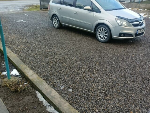 Серый Опель Зафира, объемом двигателя 1.8 л и пробегом 290 тыс. км за 4650 $, фото 1 на Automoto.ua