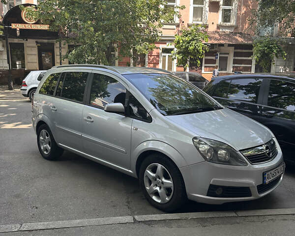 Серый Опель Зафира, объемом двигателя 1.8 л и пробегом 185 тыс. км за 5500 $, фото 1 на Automoto.ua