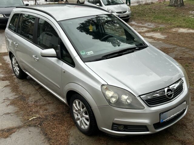 Серый Опель Зафира, объемом двигателя 1.8 л и пробегом 280 тыс. км за 3500 $, фото 1 на Automoto.ua