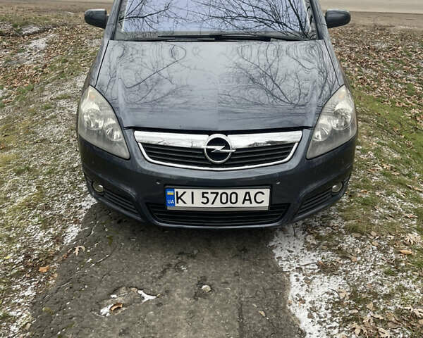 Серый Опель Зафира, объемом двигателя 2.2 л и пробегом 215 тыс. км за 8200 $, фото 1 на Automoto.ua
