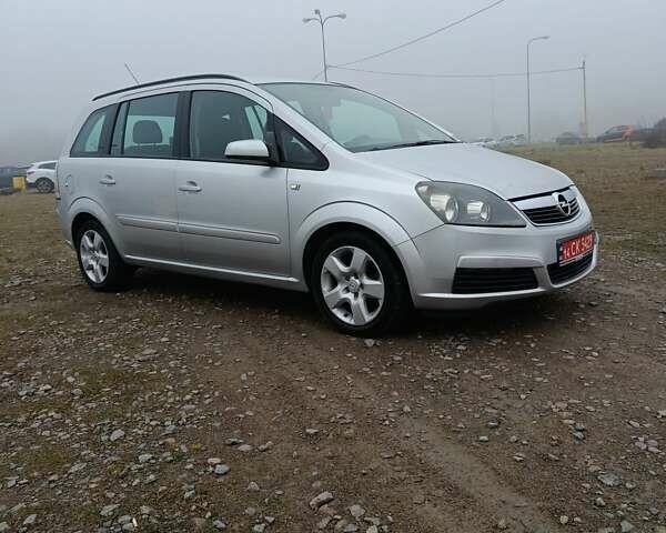 Серый Опель Зафира, объемом двигателя 1.9 л и пробегом 240 тыс. км за 5950 $, фото 1 на Automoto.ua
