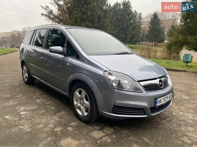 Серый Опель Зафира, объемом двигателя 2.2 л и пробегом 224 тыс. км за 5200 $, фото 1 на Automoto.ua