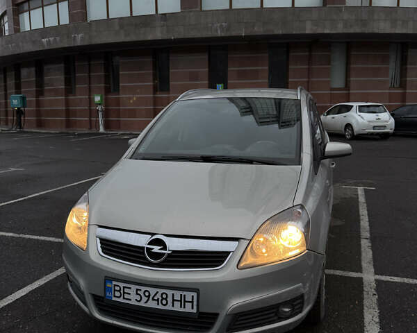 Сірий Опель Зафіра, об'ємом двигуна 1.8 л та пробігом 205 тис. км за 5800 $, фото 1 на Automoto.ua