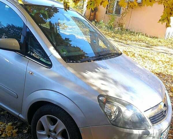 Серый Опель Зафира, объемом двигателя 1.6 л и пробегом 200 тыс. км за 4706 $, фото 1 на Automoto.ua