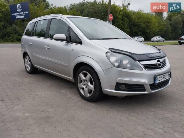 Серый Опель Зафира, объемом двигателя 1.9 л и пробегом 210 тыс. км за 5400 $, фото 1 на Automoto.ua