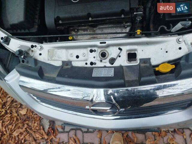 Серый Опель Зафира, объемом двигателя 1.6 л и пробегом 203 тыс. км за 4650 $, фото 1 на Automoto.ua