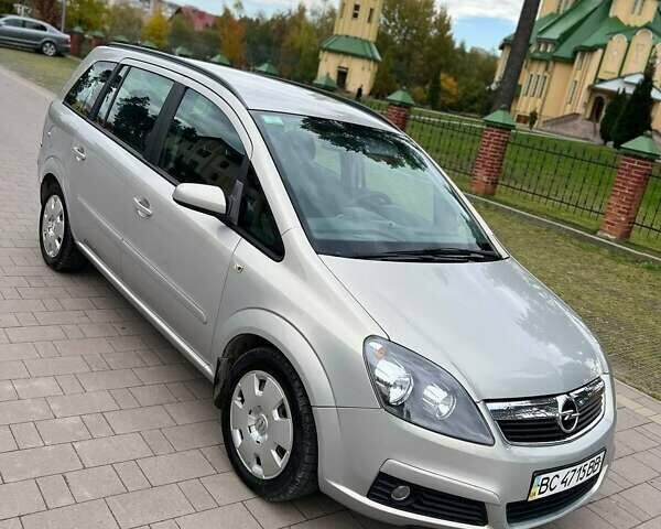 Серый Опель Зафира, объемом двигателя 1.8 л и пробегом 221 тыс. км за 4750 $, фото 1 на Automoto.ua